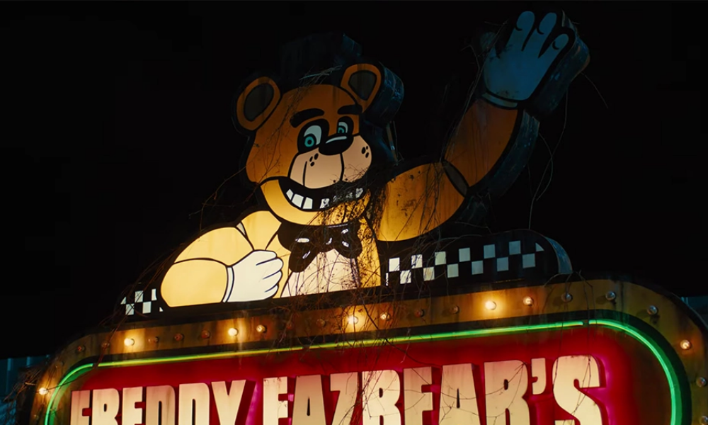 An old, lit up sign with a cartoon bear that advertises Freddy Fazbear's Pizzaria.